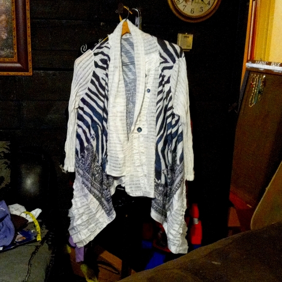 Aris A blouse - Picture 1 of 1